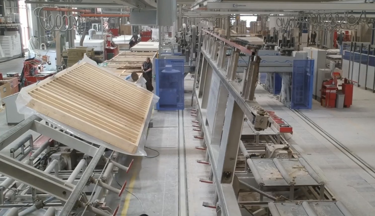 Industrielle Vorfertigung eines großformatigen Holzbauteils